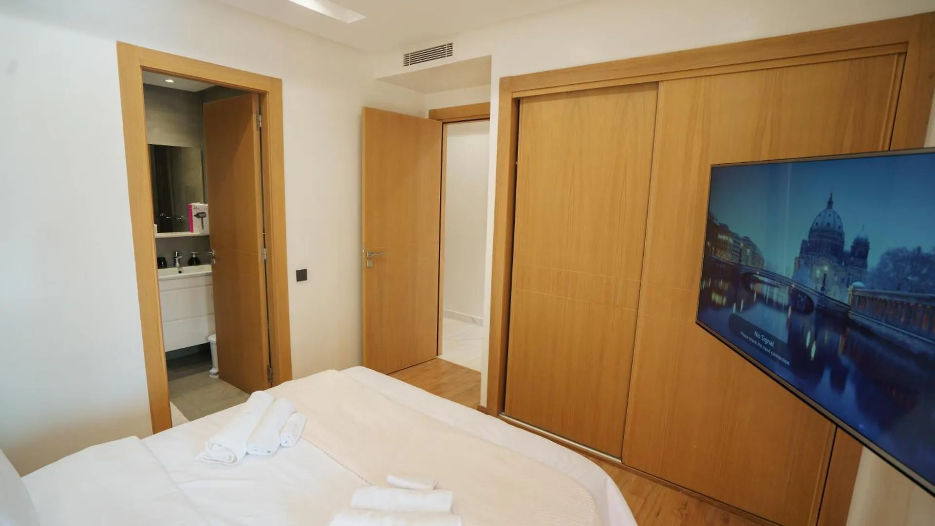 Appartement Emplacement Central Lumineux & Chic Pres De Station Tramway Kfc Et Carrefour Abdelmoumen Et 2 Mars Casablanca Maroc