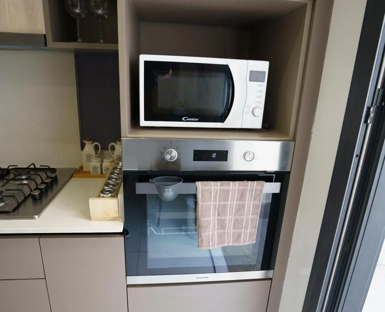 Emplacement Central Lumineux & Chic Pres De Station Tramway Kfc Et Carrefour Abdelmoumen Et 2 Mars Casablanca Appartement