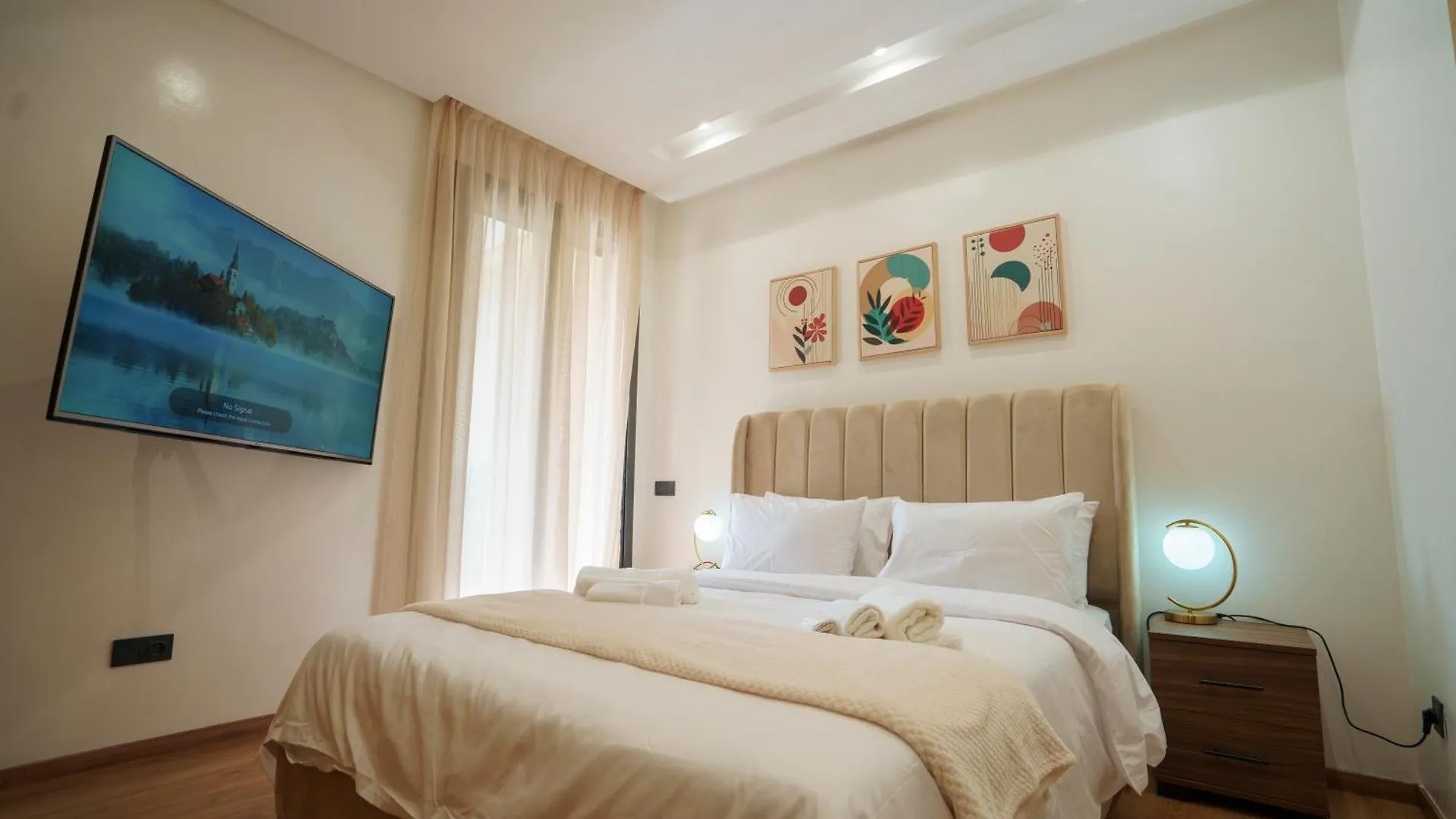 Emplacement Central Lumineux & Chic Pres De Station Tramway Kfc Et Carrefour Abdelmoumen Et 2 Mars Casablanca Appartement